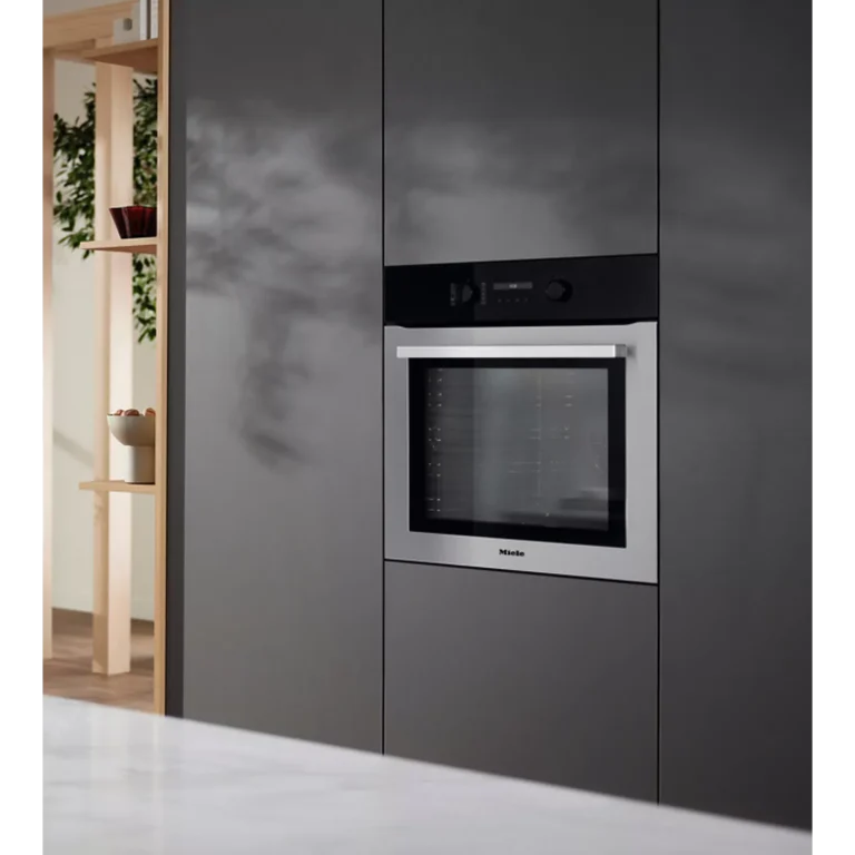 Four encastrable MIELE H 2761 BP