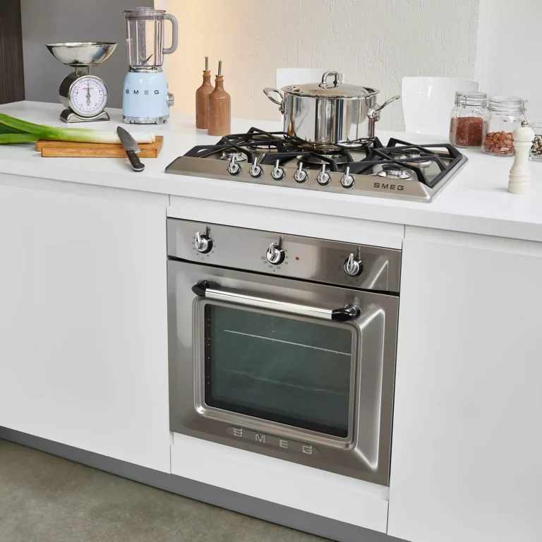 Four encastrable SMEG SF6905X1